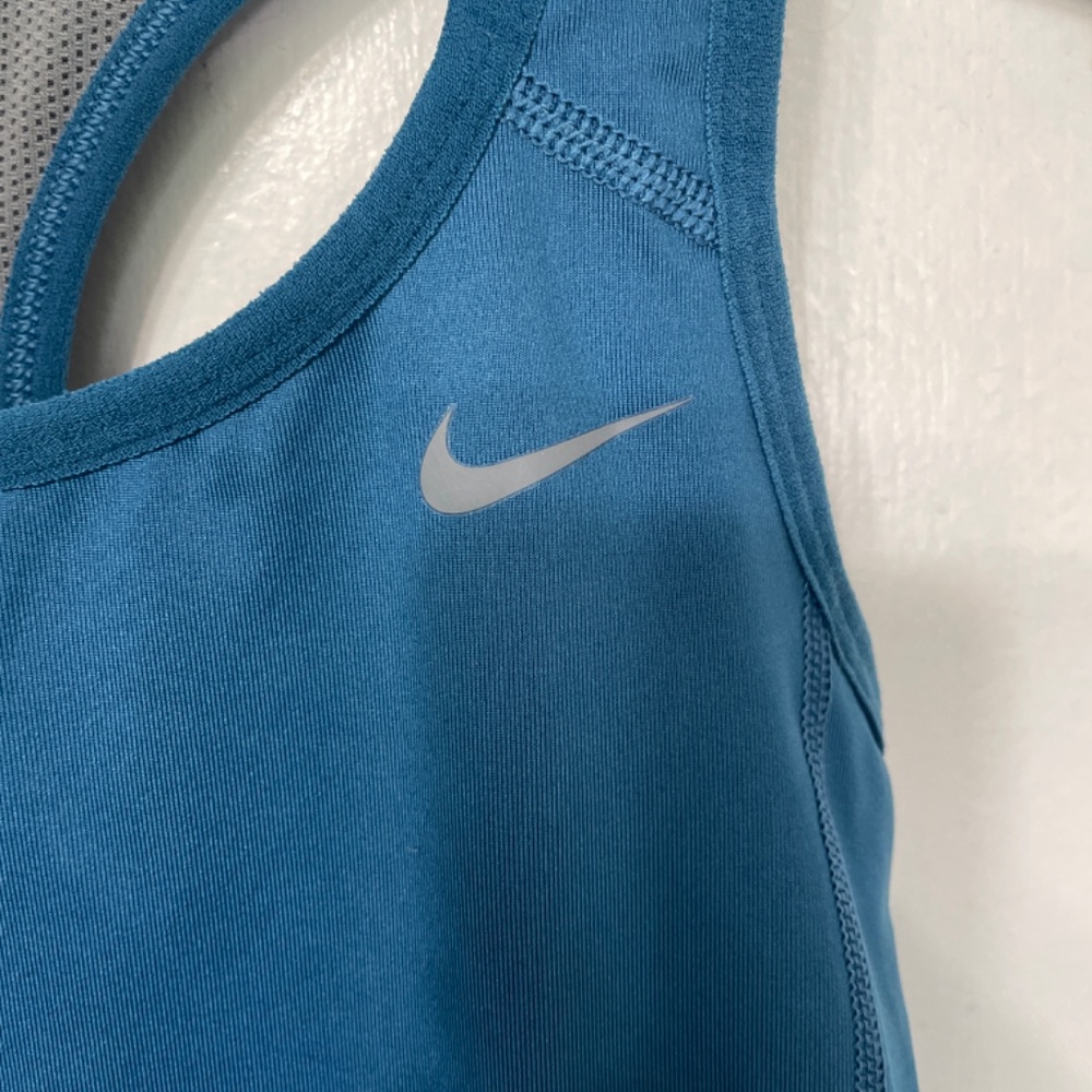Compression tank top - Picture 2 of 6
